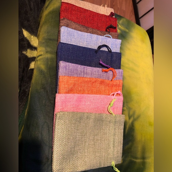 One pouch - Picture 3 of 4